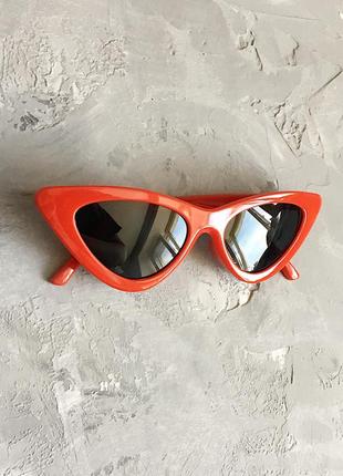 Ретро сонцезахисні окуляри лисички з червоною оправою4 фото