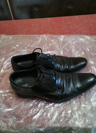 Фірмові туфлі
