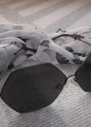 Трендові шестикутні окуляри 2021