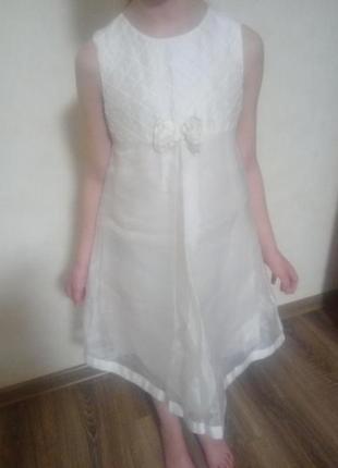 Кремовое нарядное платье.1 фото