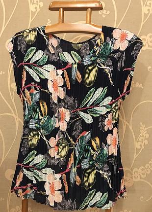 Очень красивая и стильная брендовая блузка в цветах и птичках 19,5.