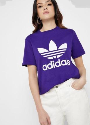 Футболка adidas оригинал принт лого фиолетовая яркая хлопок2 фото