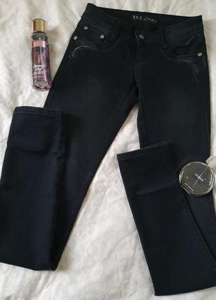 Чорні джинси