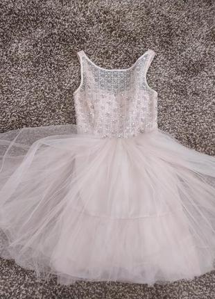 Невероятно нежное нарядное платье с пышной юбкой-пачкой цвета пудры7 фото