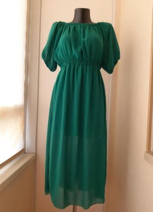 Платье с открытыми плечами зеленое шифоновое