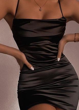 Черное мини платье с открытой спинкой от oh polly1 фото