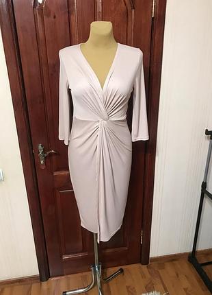 Нежно-розовое платье на запах