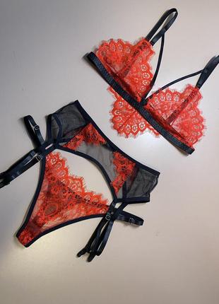 Шикарний комплект трійка пояс для панчіх, стрінги, бюстгальтер бралетт
