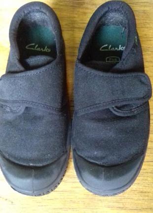 Класні кеди clarks