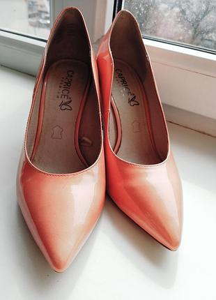 Туфлі лакированые персикові