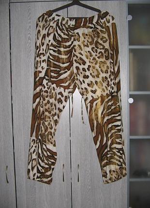 Брюки светло-коричневые пятнистые  новые