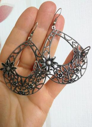 Оригинальные серьги , красивый дизайн.   , длина 6 на 5 см.