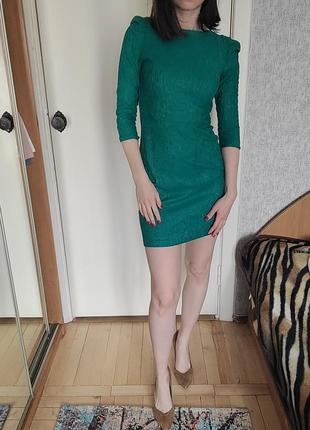 Зелёное изумрудное нарядное платье мини4 фото