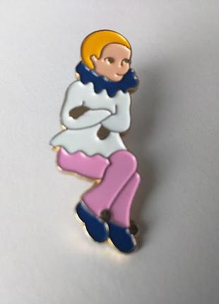 Брошь девочка , эмаль. длина почти 4 см.