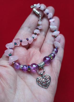 Браслет из розового кварца и хрустальных бусин на счастье