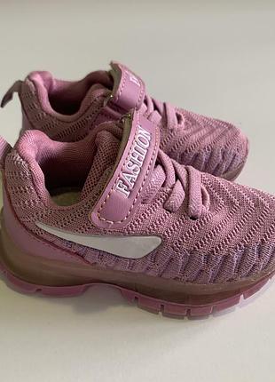 Класні демісезонні кросівки