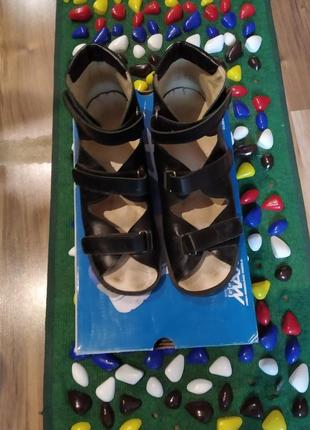 Ортопедичні босоніжки