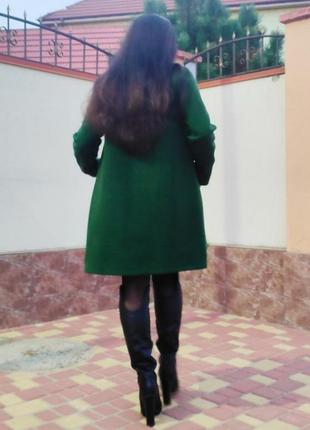 Стильное пальто бутылочного цвета плащ халат зелёный3 фото