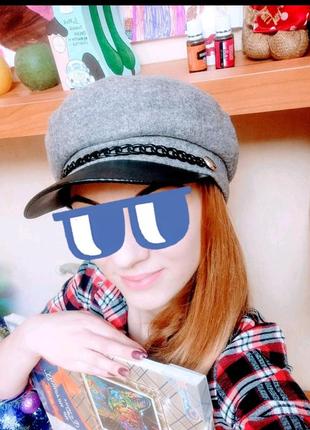 Стильное  весенне/ осеннее кепи с кожаным козырьком