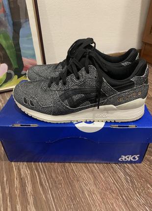 Кроссовки asics