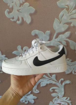 Женские кроссовки nike air force 1 белые с чёрным