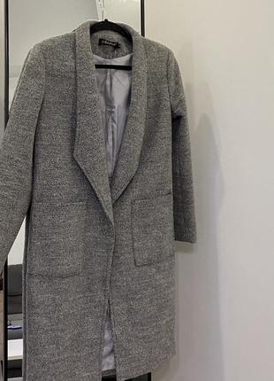 Шикарное пальто пиджак прямого кроя в составе шерсть