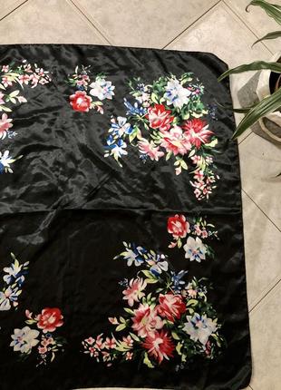 Шикарна шовкова  хустка  у квітах ☘️2 фото