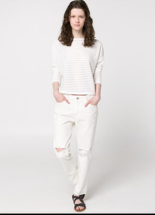 Молочні джинси mango.