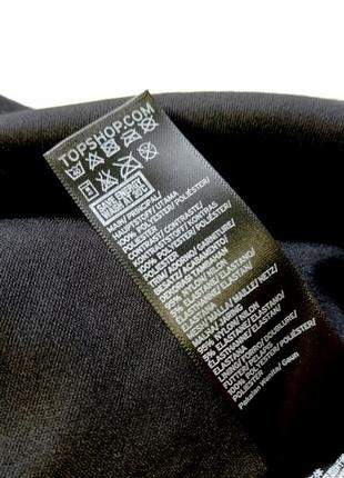 Черное лаконичное платье с ажурной аппликацией9 фото