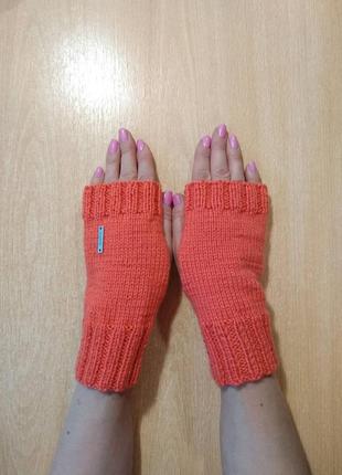 Митенки перчатки без пальцев с шильдой - красивый коралл2 фото