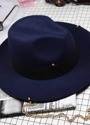 Шляпа женская федора calabria с металлическим декором и цепочкой темно-синяя9 фото