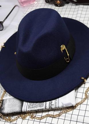 Шляпа женская федора calabria с металлическим декором и цепочкой темно-синяя8 фото