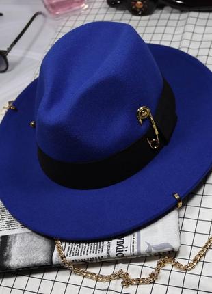 Шляпа женская федора calabria с металлическим декором и цепочкой синяя7 фото