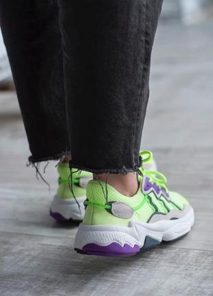 Яскраві соковиті жіночі кросівки adidas ozweego green салатові неонові7 фото