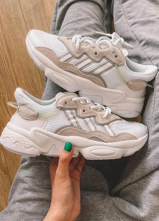 Прекрасные женские кроссовки adidas ozweego белые с бежевым