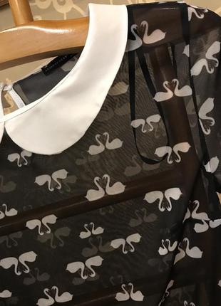 Очень красивая и стильная брендовая блузка в лебедях 19.6 фото