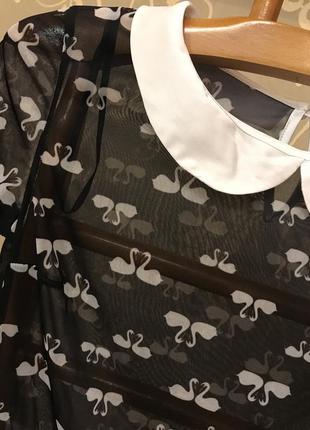 Очень красивая и стильная брендовая блузка в лебедях 19.8 фото