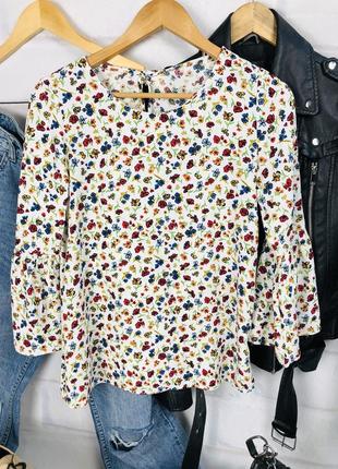 Блуза в цветочный принт с расклешенным рукавом3 фото