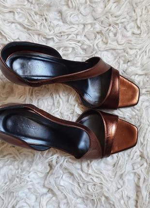 Шикарні туфлі, босоніжки з актуальних носиком !