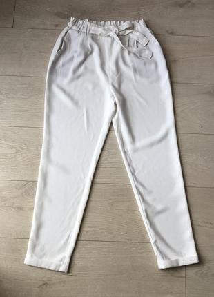 Білі штани stradivarius