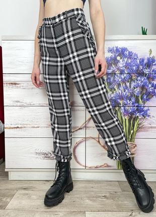 Укорочені прямі брюки. у клітку з рюшами на високій посадці 1+1=33 фото