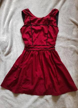 Сукня бордове