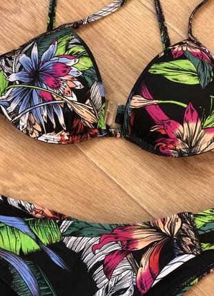 Яскравий купальник