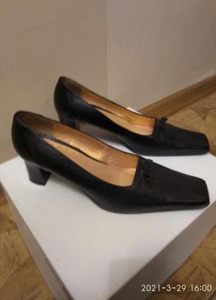Модельні туфлі 40 розм.