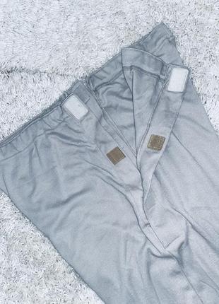 Светло серые мужские штаны по бокам липучки внутри потайная утяжка6 фото