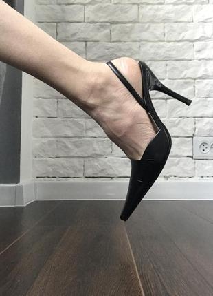 Новые кожаные босоножки на каблуке. цена снижена!!!6 фото