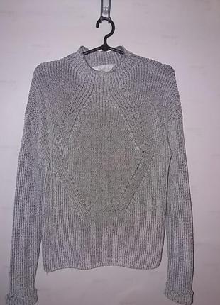Красивый вязаный свитер
