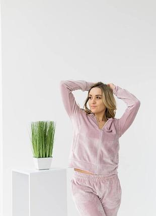 Ніжно рожевий костюм велюр