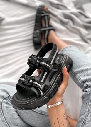 Stilli slippers black рефлективные босоножки/сандали чёрные на платформе светящиеся