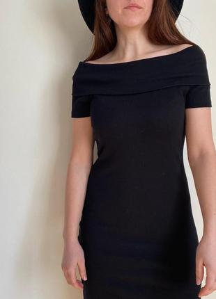 Маленькое чёрное платье на плечи платье по фигуре платье мини в рубчик2 фото